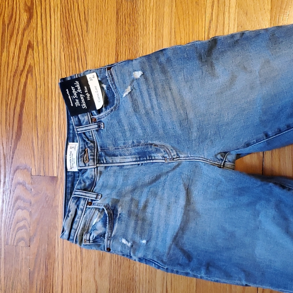 NWT A&F Super Skinny Ankle Jeans